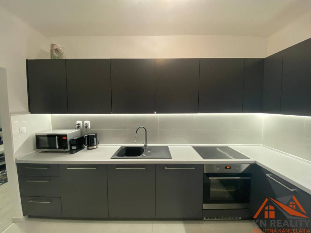 VÝBORNÁ LOKALITA Krásny tehlový 2 izbový byt Komárno - 2