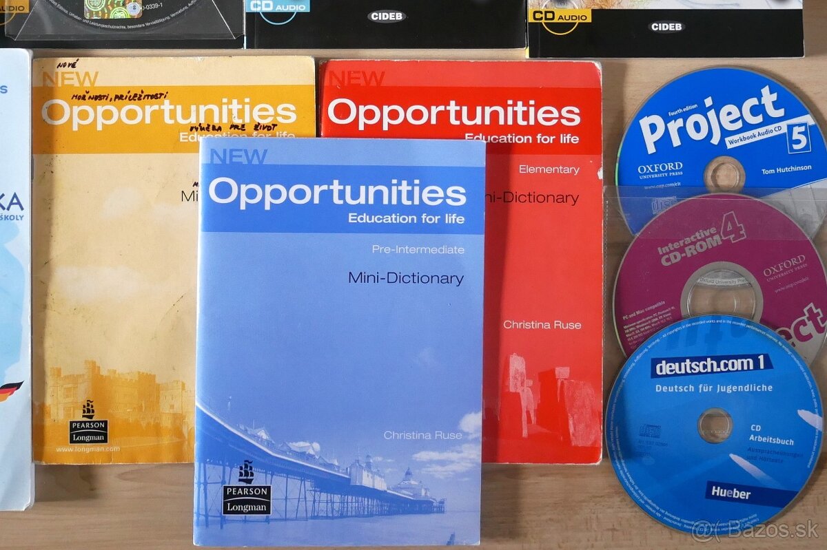 Anglická publikácia a slovníky - 2