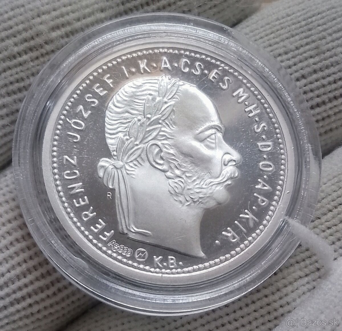 Novoražby vzácnych zlatníkov FJI. - 2