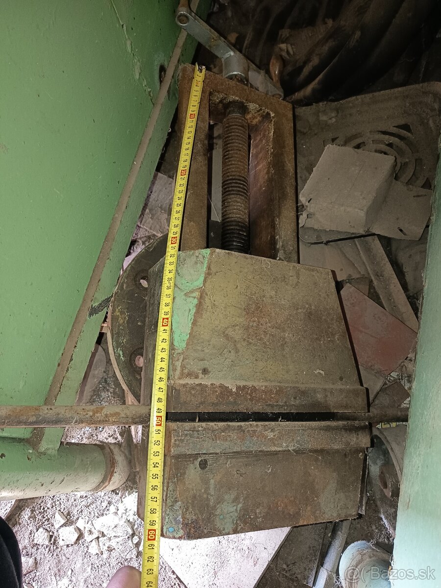 Predám veľký strojový ruský zverák - 2