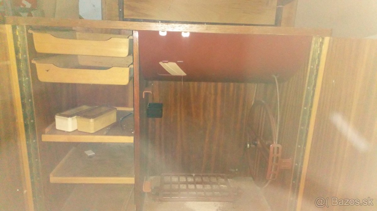 ŠIJACÍ STROJ MINERVA SKRIKA - 2