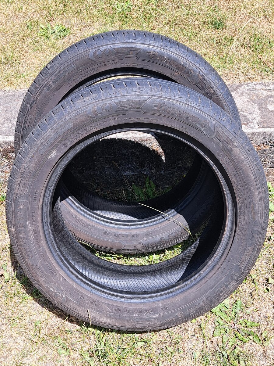 Letne pneu 215/55 r17 - Barum - 2
