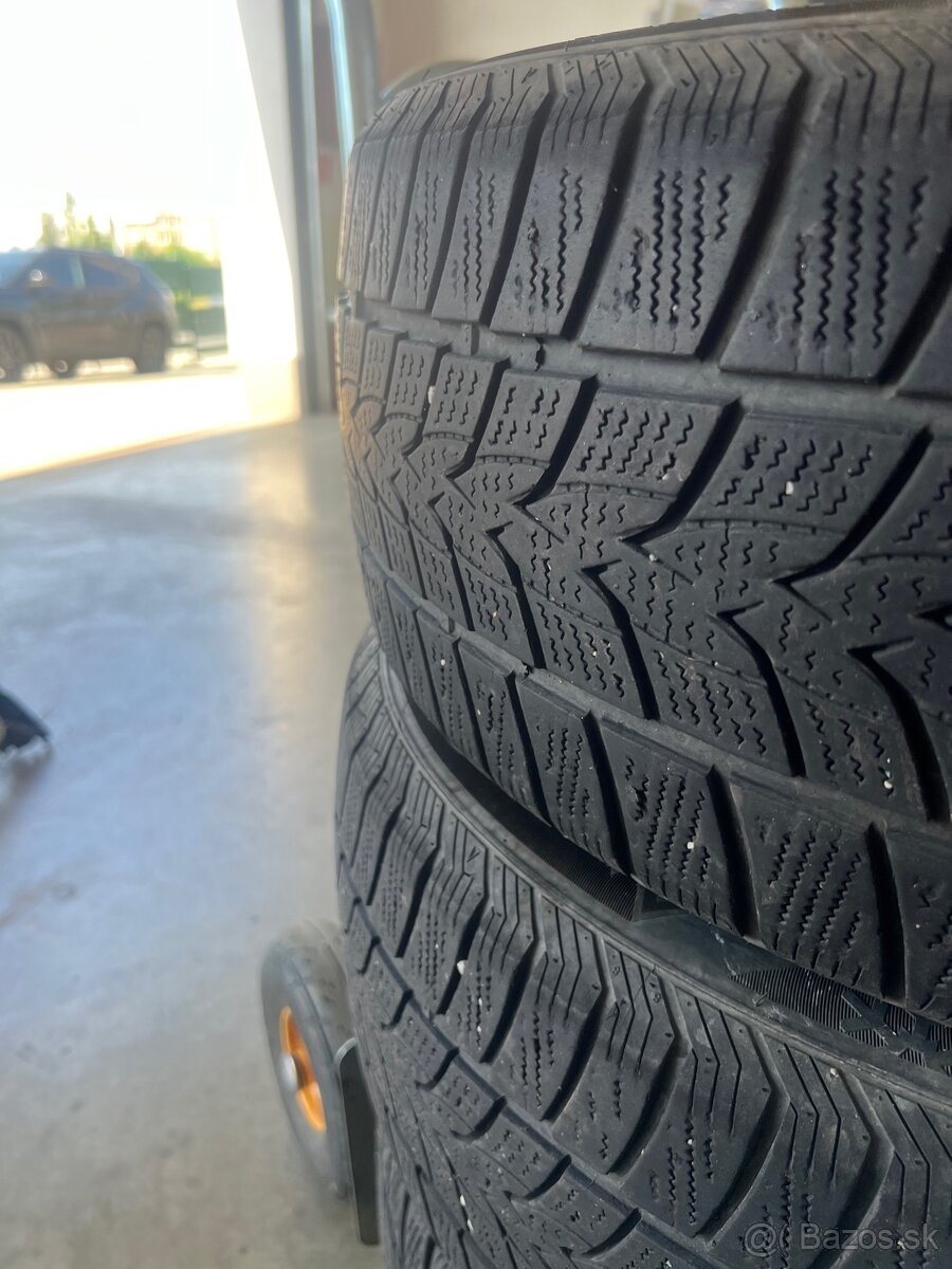 Zimne pneu 215/55r17 - 2