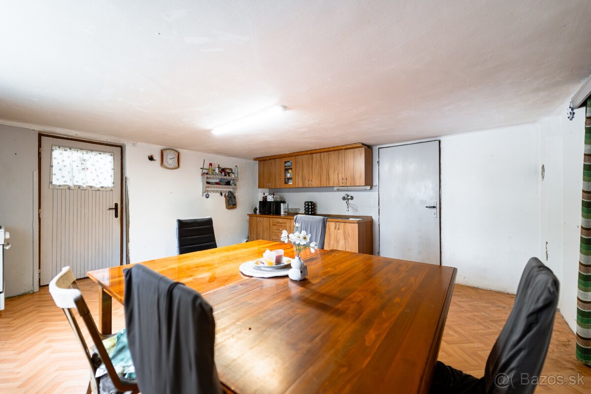 Na predaj rodinný dom v krásnym pozemkom v obci Sačurov - 2