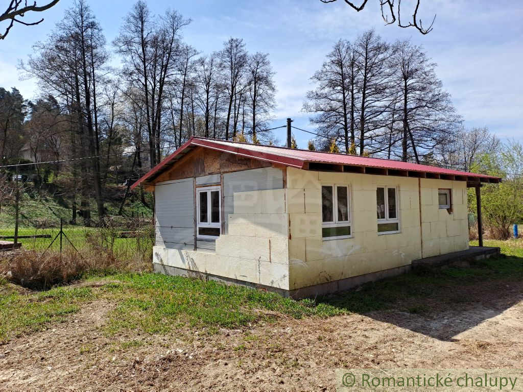 Rozostavaná chatka v rekreačnej oblasti Moravany nad Váhom - 2