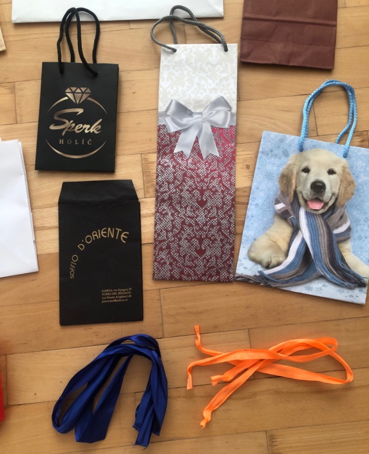 ———Balík darčekových tašiek, vreciek a stúh, 2 E——— - 2