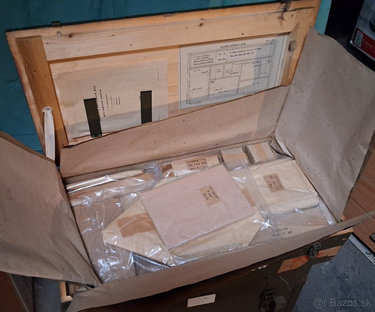 Náhradné súčiastky k rádiostaníc R 105 - 2