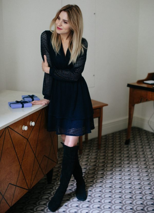 Sugarfree tmavomodré šaty XS - S, čipkované, s opaskom - 2