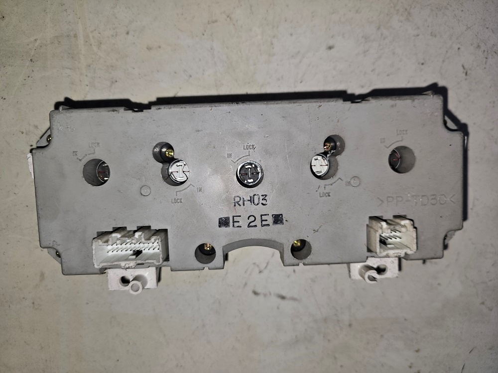 Ovládanie kúrenia Mazda 6 - 2