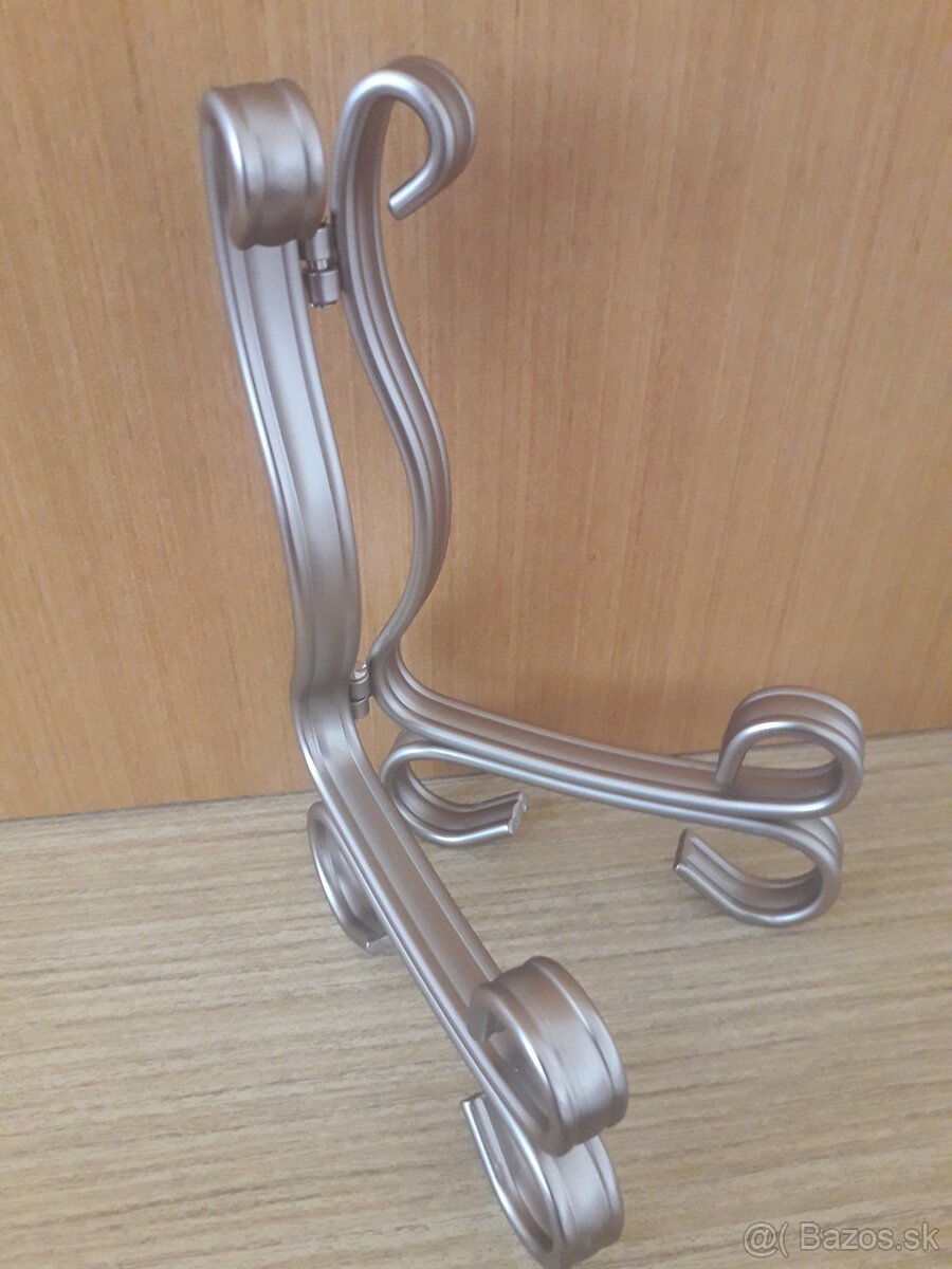 Stojan na dekoratívne predmety - 2