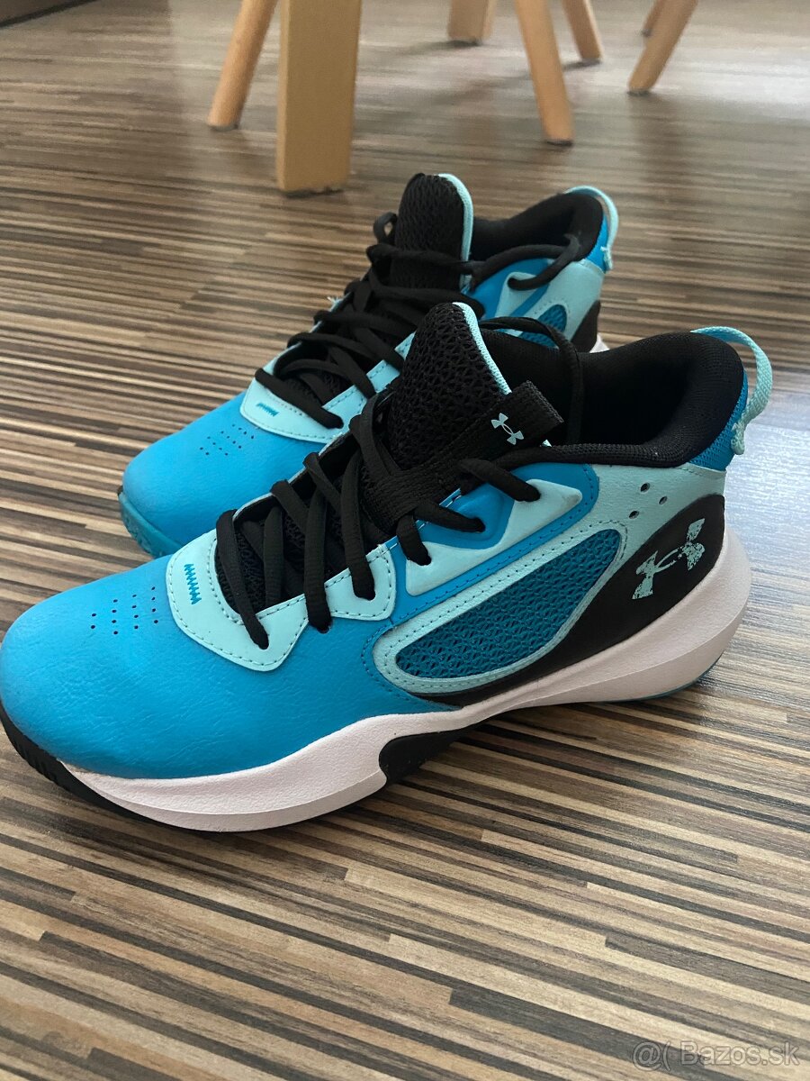 Under Armour vel. 38,5 - 2