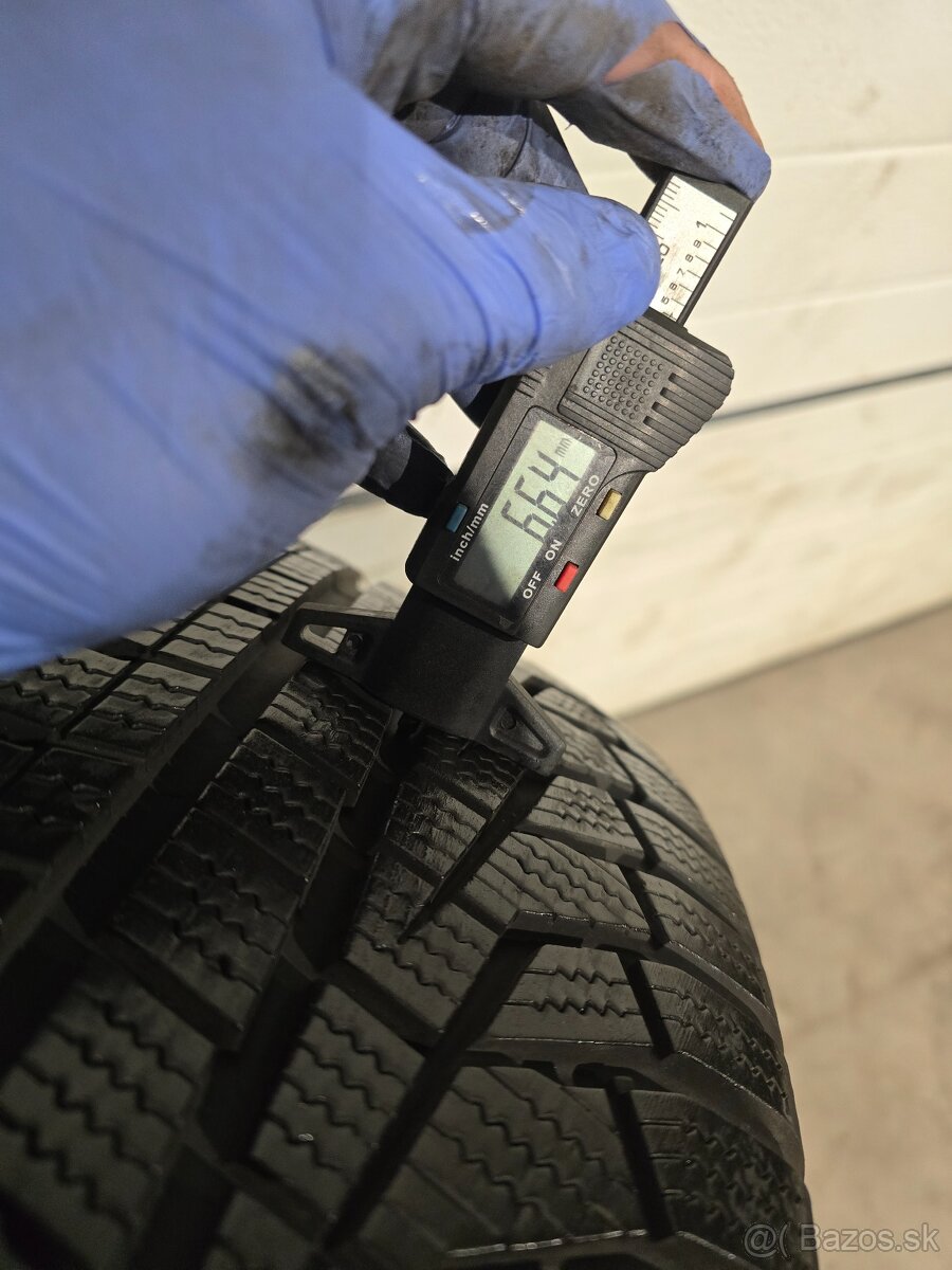 Zimné Pneu Hankook 215/65 R17 - 2