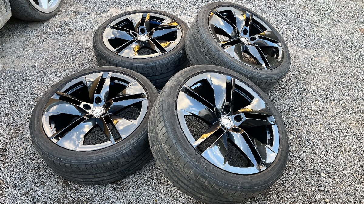 Letná sada 5x112 r19 235/40 superb - 2