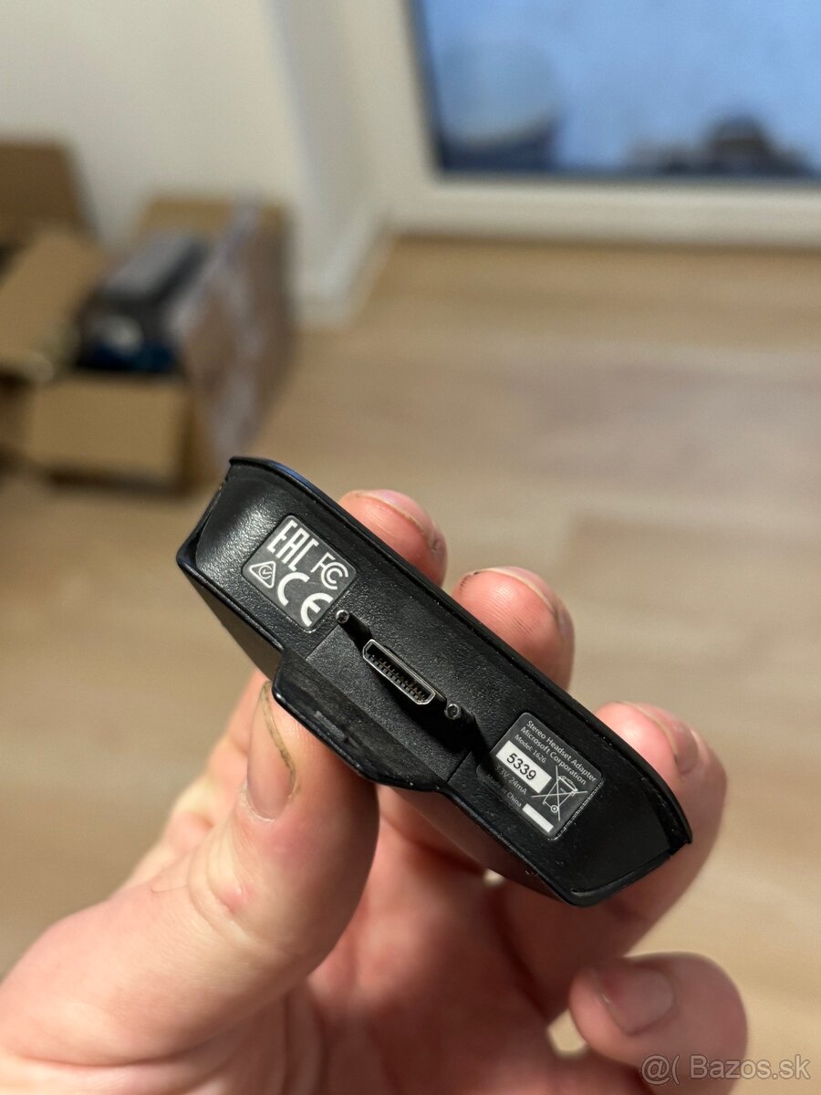 Adapter na sluchadla pre Xbox One vyrobca Microsoft - 2