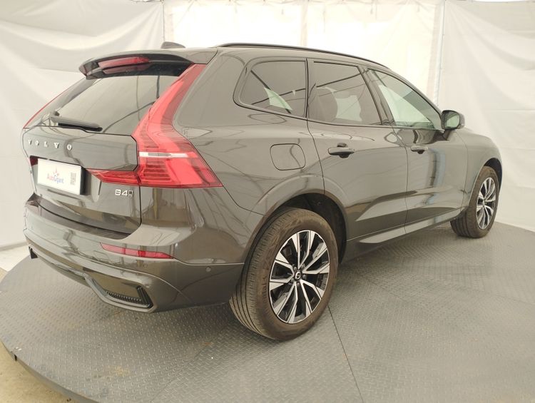 Volvo XC60 B4 PLUS DARK MHEV - rok 2023 - 2
