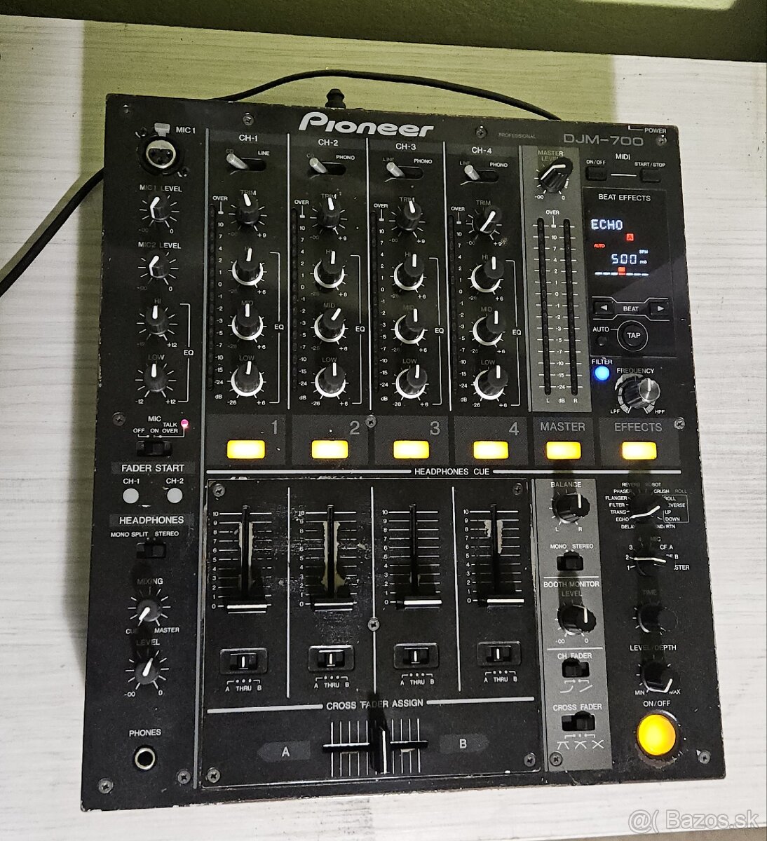 Pioneer DJ DJM700 - 2