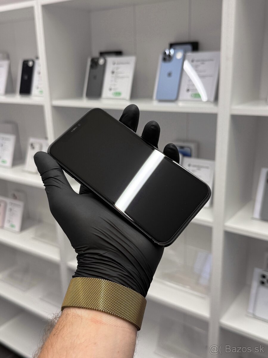  Apple iPhone 11 64GB Black - 2