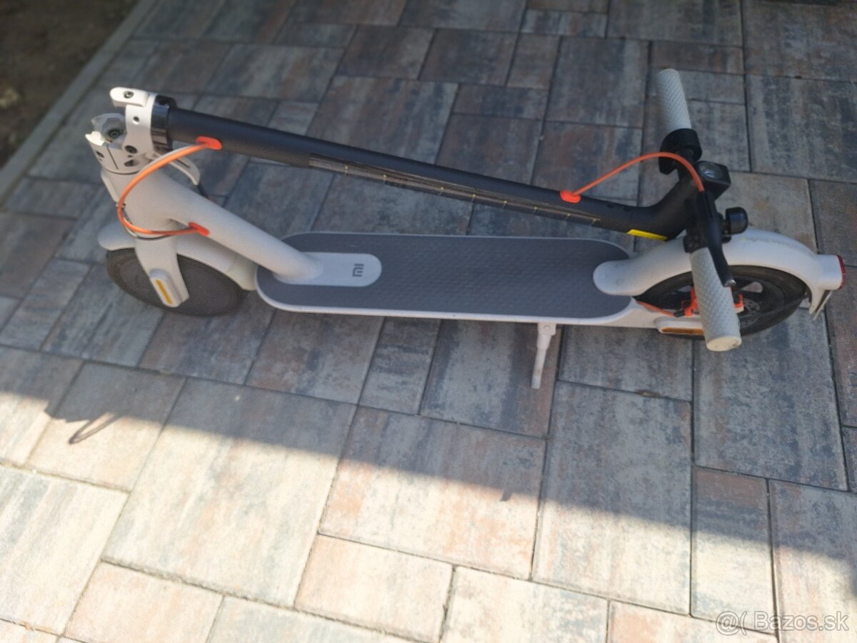 Xiaomi Mi Electric Scooter 3 - 2