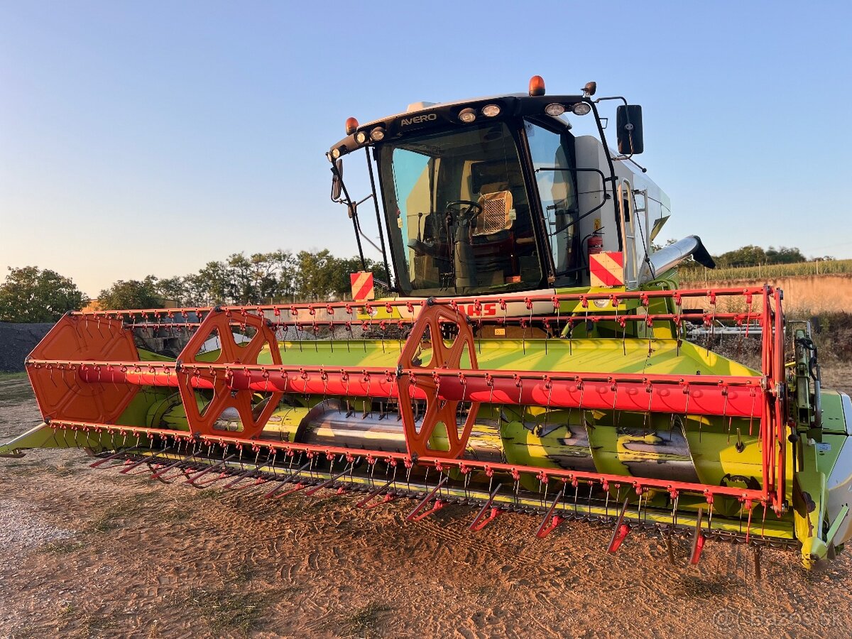 Claas Avero 240 + V540 - 2