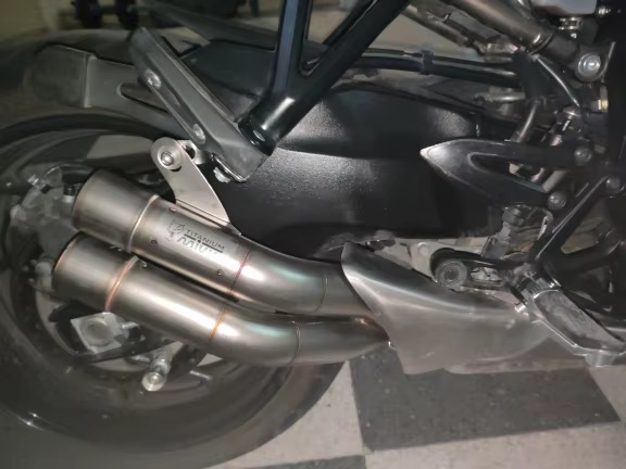 Športový  Nový  univerzálny  moto výfuk nerezový Logo: Mivv - 2