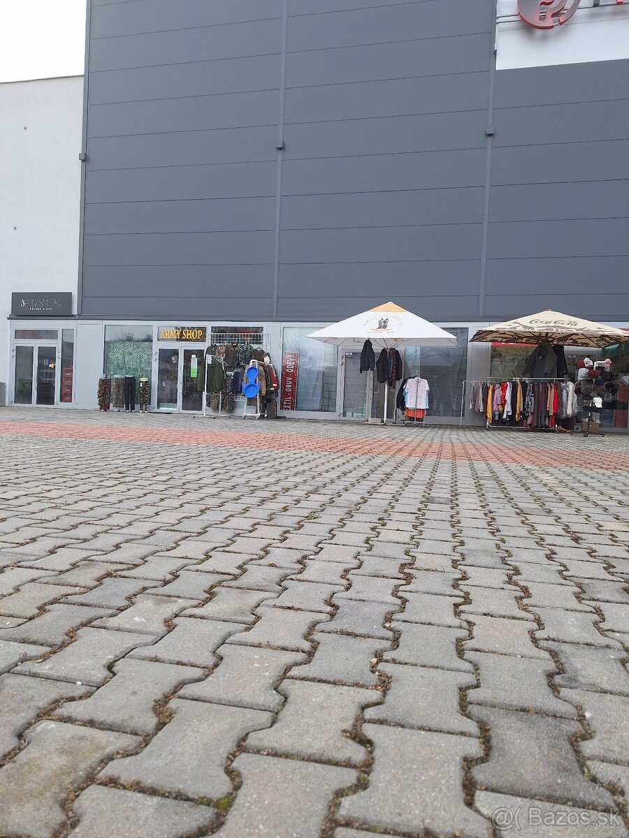 Odstúpim / predám prosperujúcu predajňu army shop v centre m - 2