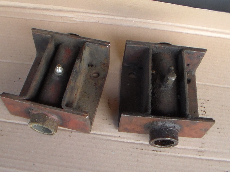 AVIA kocky na čapy ramien prednej nápravy - 2