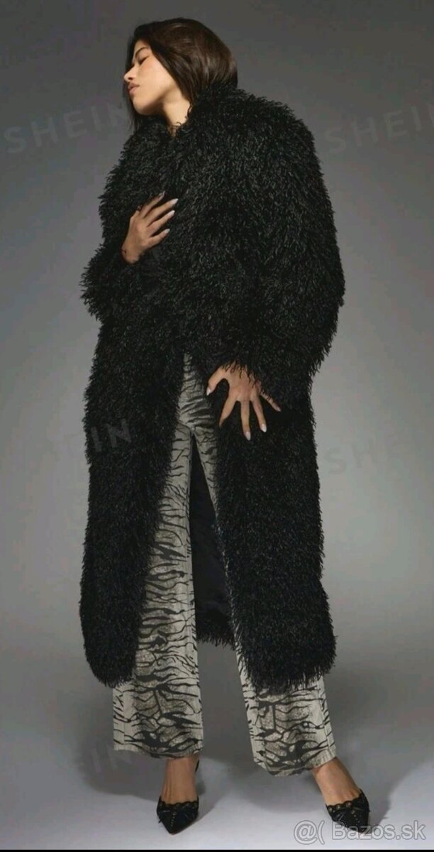 Čierny dlhý chlpatý kozuch v.M/L..PC-120€ - 2