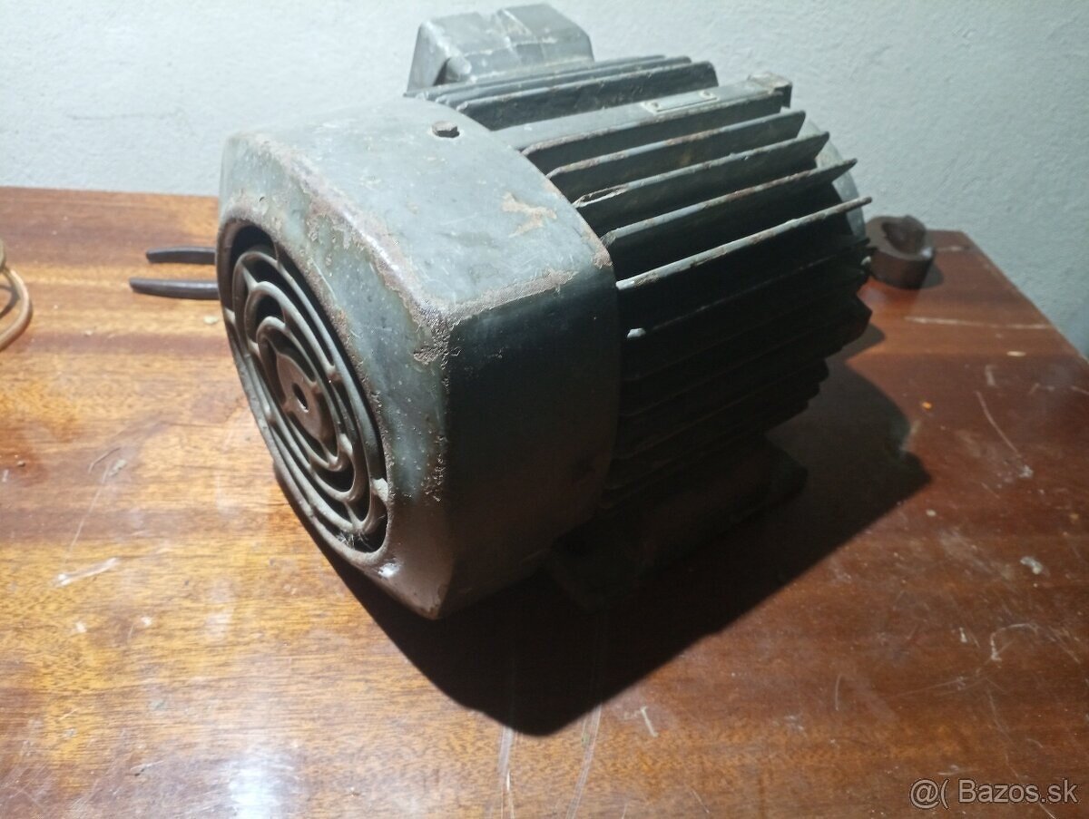 Predám trojfázový elektromotor MEZ 2,2 kW 2860 ot./min. - 2