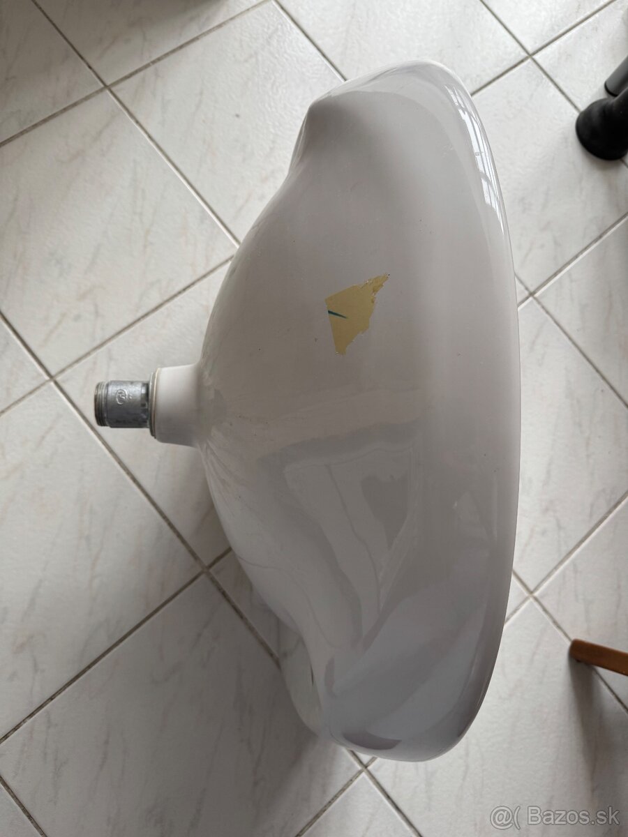 Dám zadarmo za odvoz umývadlo. - 2