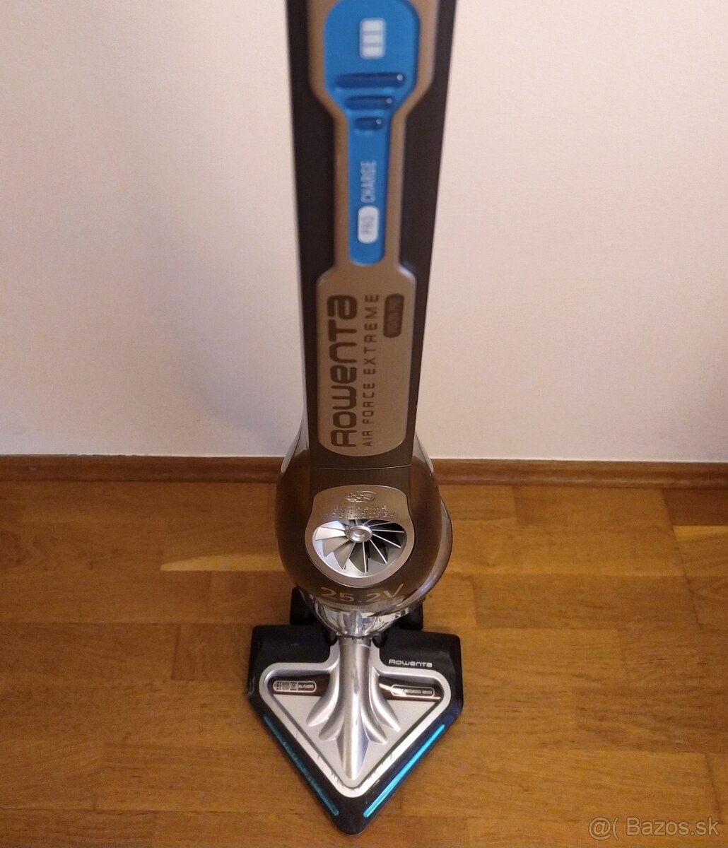 VYSÁVAČ TYČOVÝ EXTREME CYCLONIC ROWENTA - 2