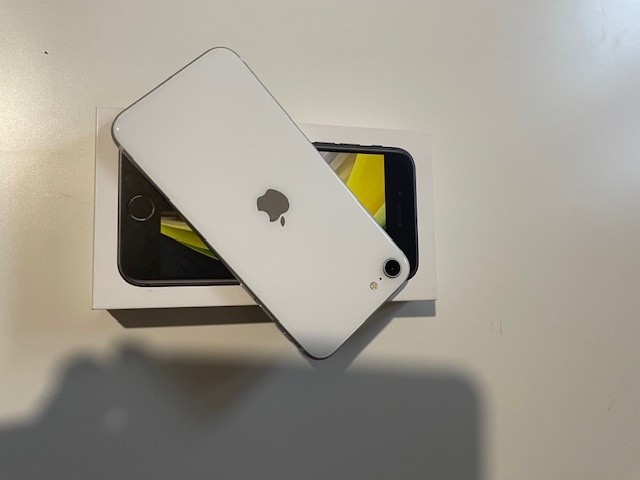 Krásny Iphone SE 2020 128GB White batéria 100 percent - 2