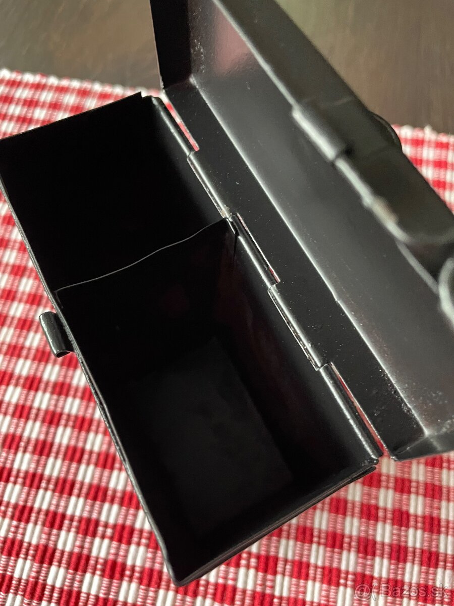 Stará plechová krabička - 2