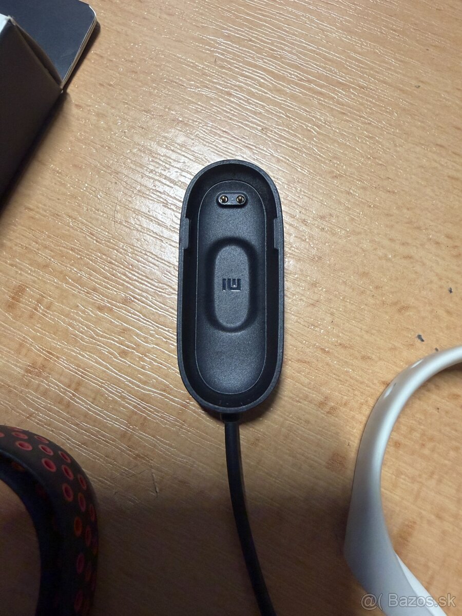 ⌚️ Predám Xiaomi Mi Smart Band 4 + príslušenstvo - 2