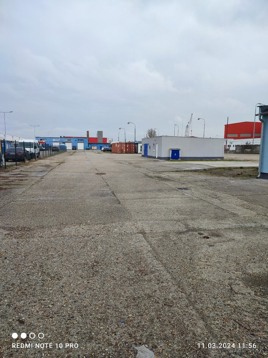 Samostatný dvor (spevnená plochy) s administratívnou budovou - 2