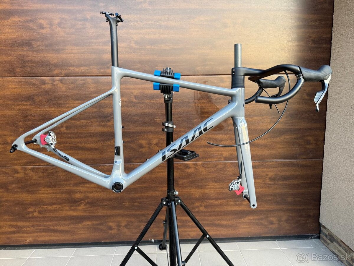 Predam novy ram Isaac Element Granite Grey 2025 - 2