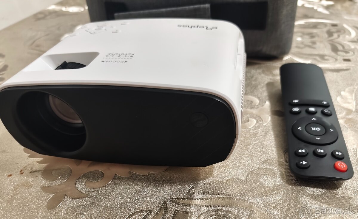 FullHD LED prenosný projektor - 2