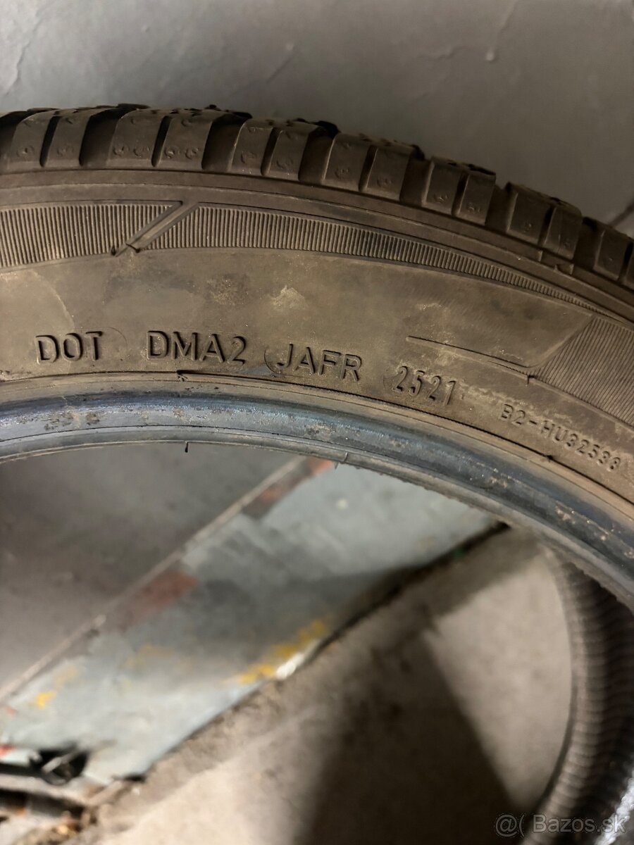 Zimne DUNLOP WINTERŚORT 3D 245/45/r19 - 2