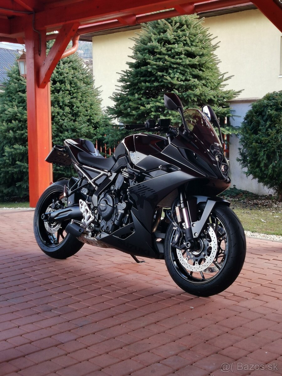 Suzuki GSX-8R - 2
