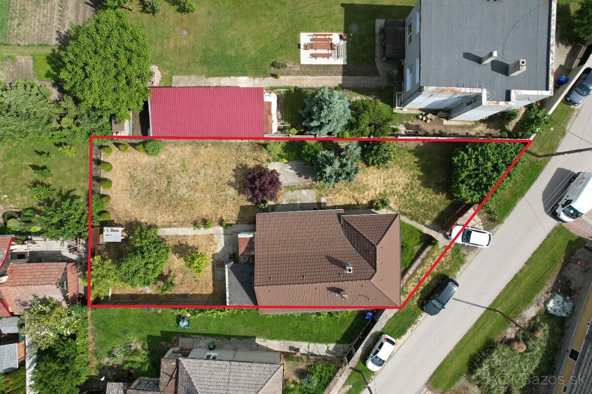 LIMITOVANÁ CENA - Starší rodinný dom so slnečným pozemkom - 2