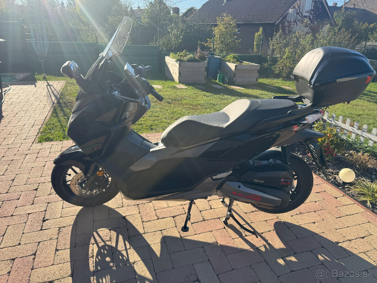 Predám Hondu Forza 125 (2017) v TOP stave - 2