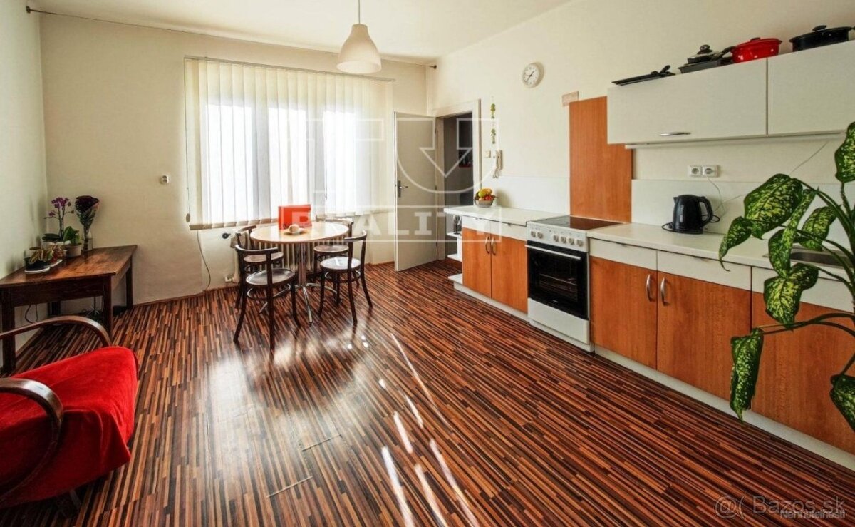 Liptovský Hrádok 2 izbový byt v centre - 2