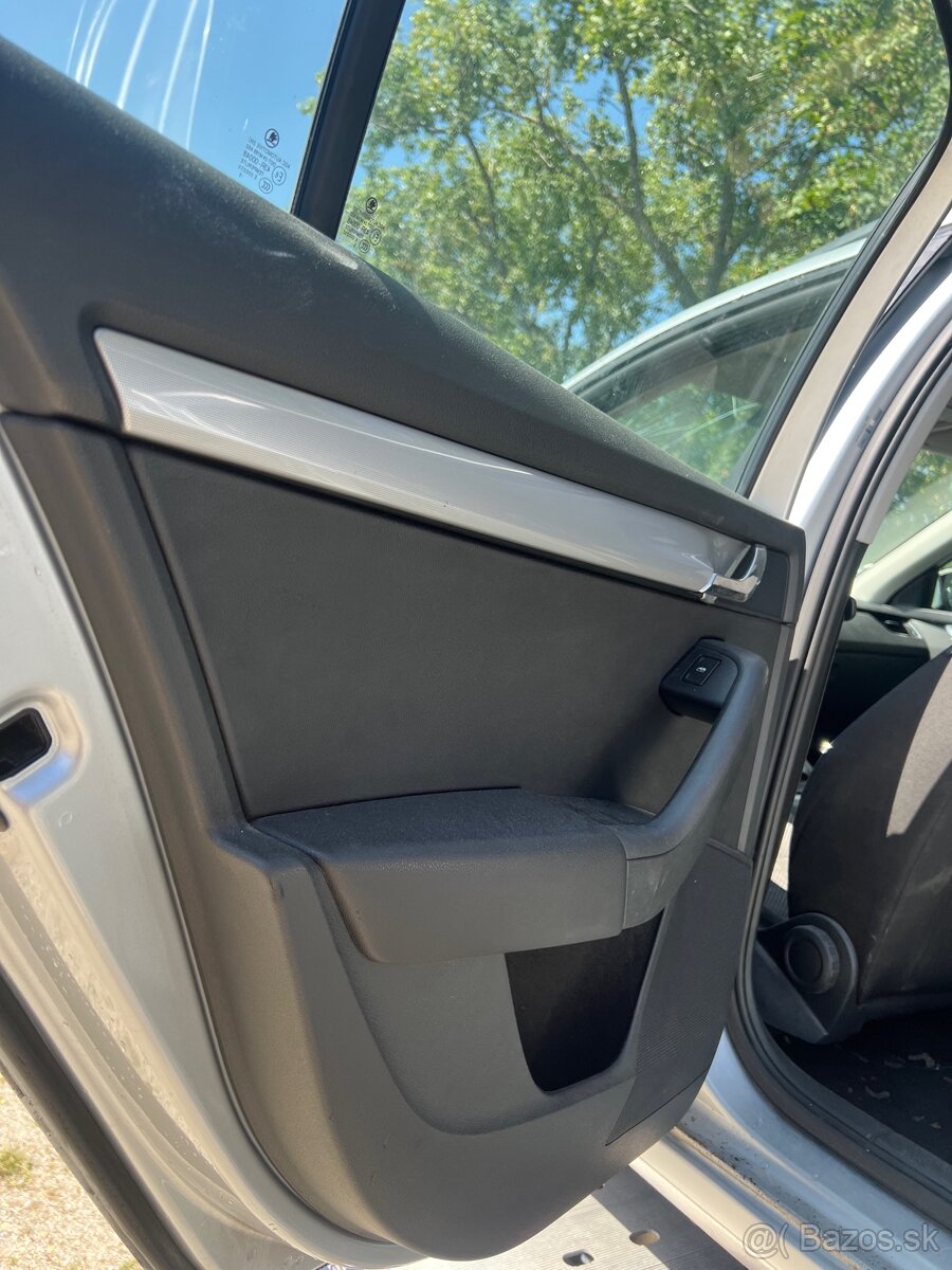 Škoda Octavia 3 combi 85kw Rozpredam na náhradné diely - 2