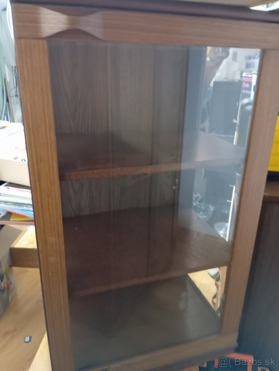 Presklená skrinka - 2