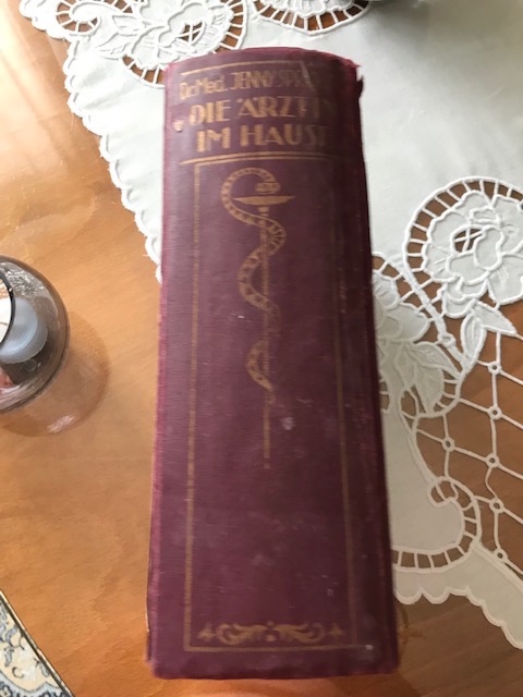 predám knihu Dr.MedJenny Springer roku 1930 - 2