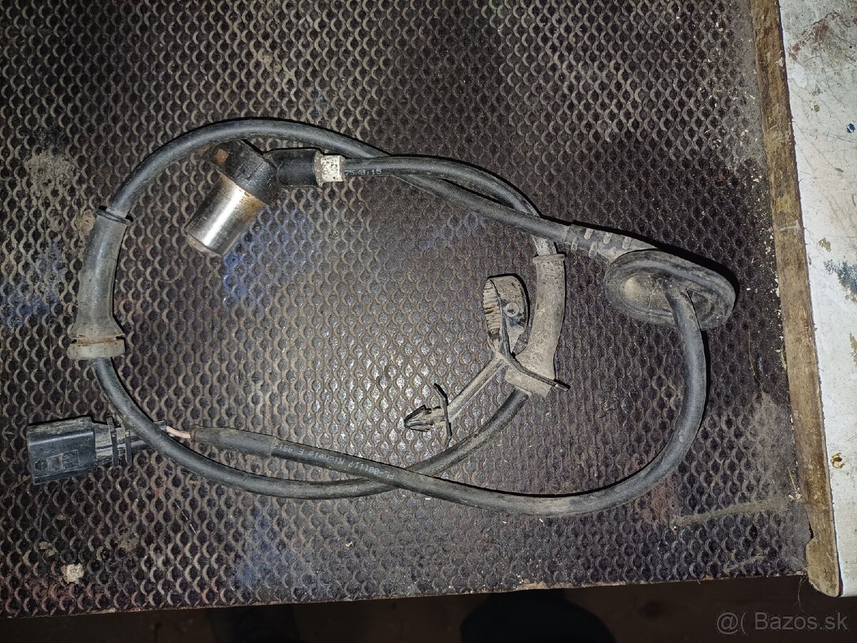 Predny snimac ABS felicia - 2