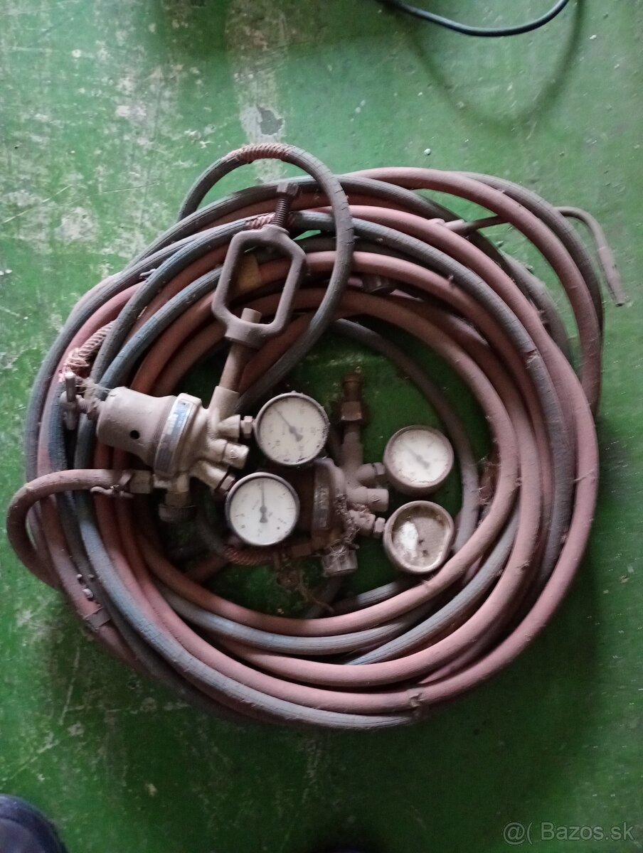 Fľaše kyslík acetylén. - 2