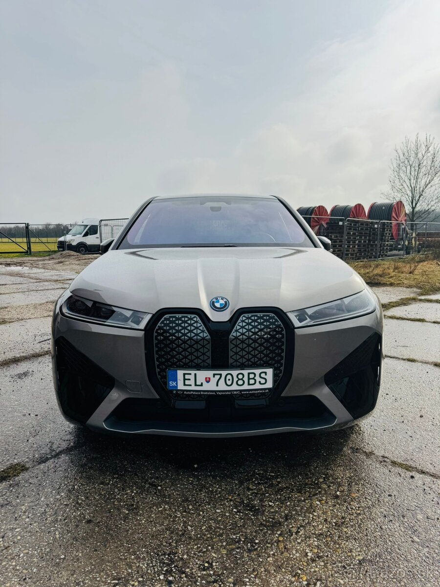 Predam BMW iX50 Xdrive - 2