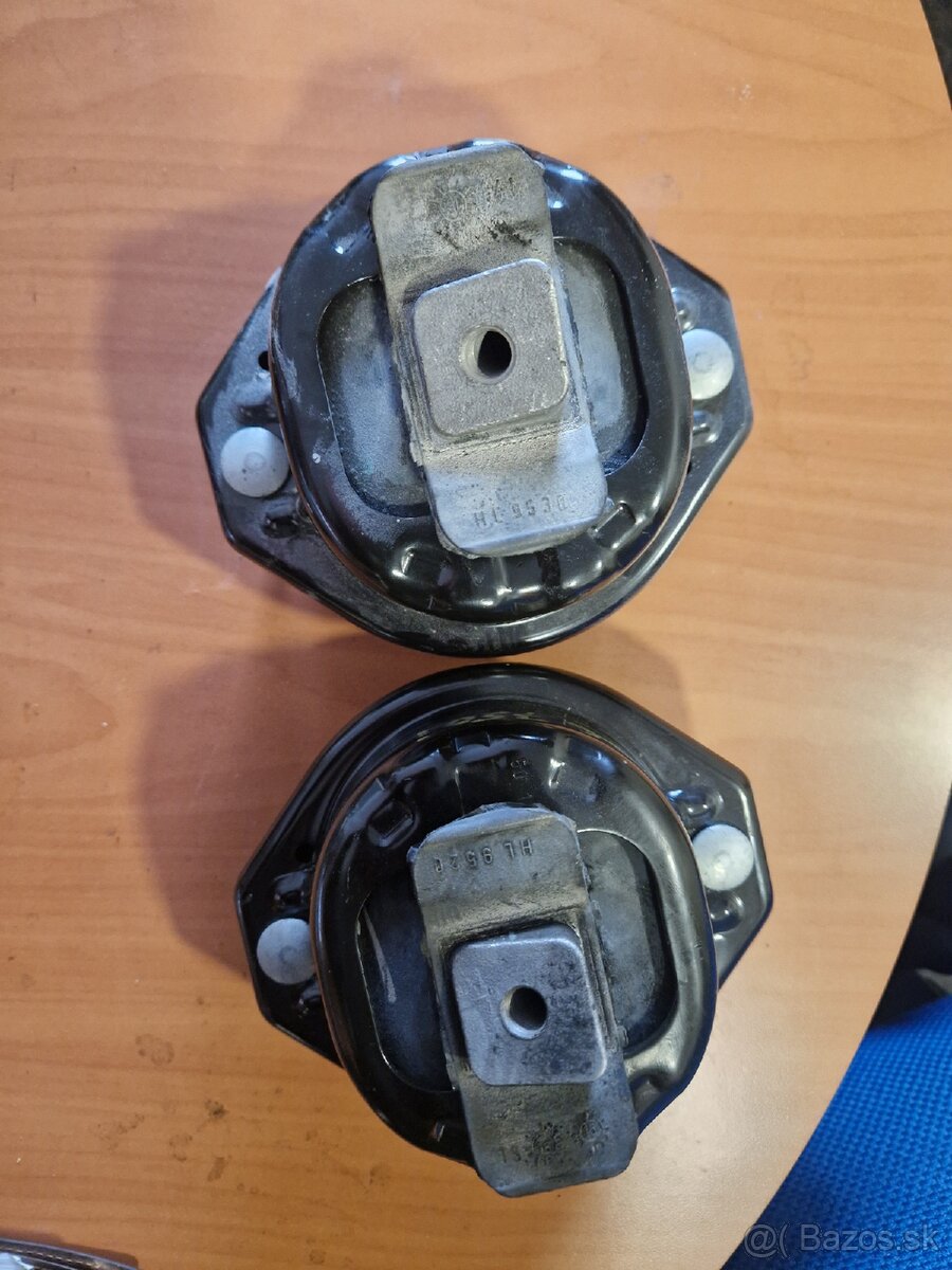 Bmw E66 750i silentbloky motora - 2