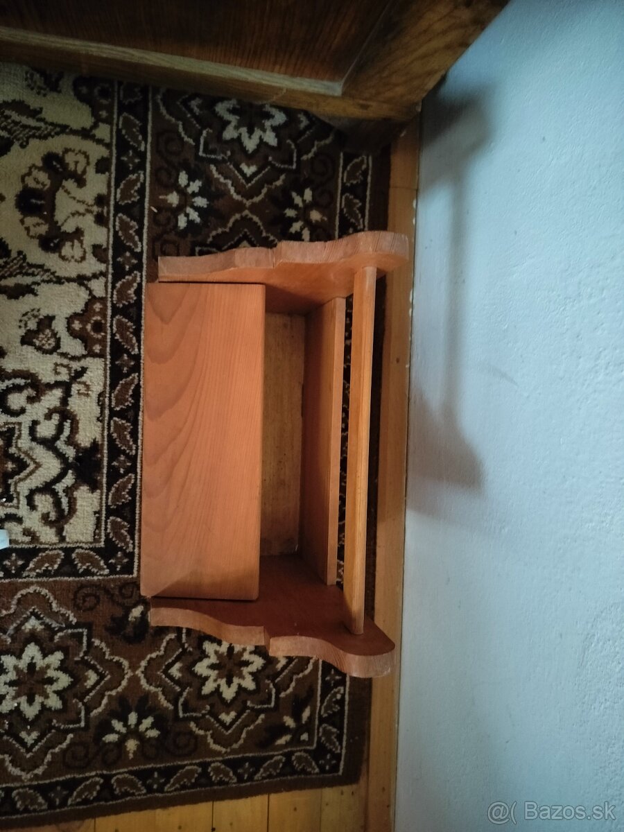 Drevená truhlička (polička) - 2