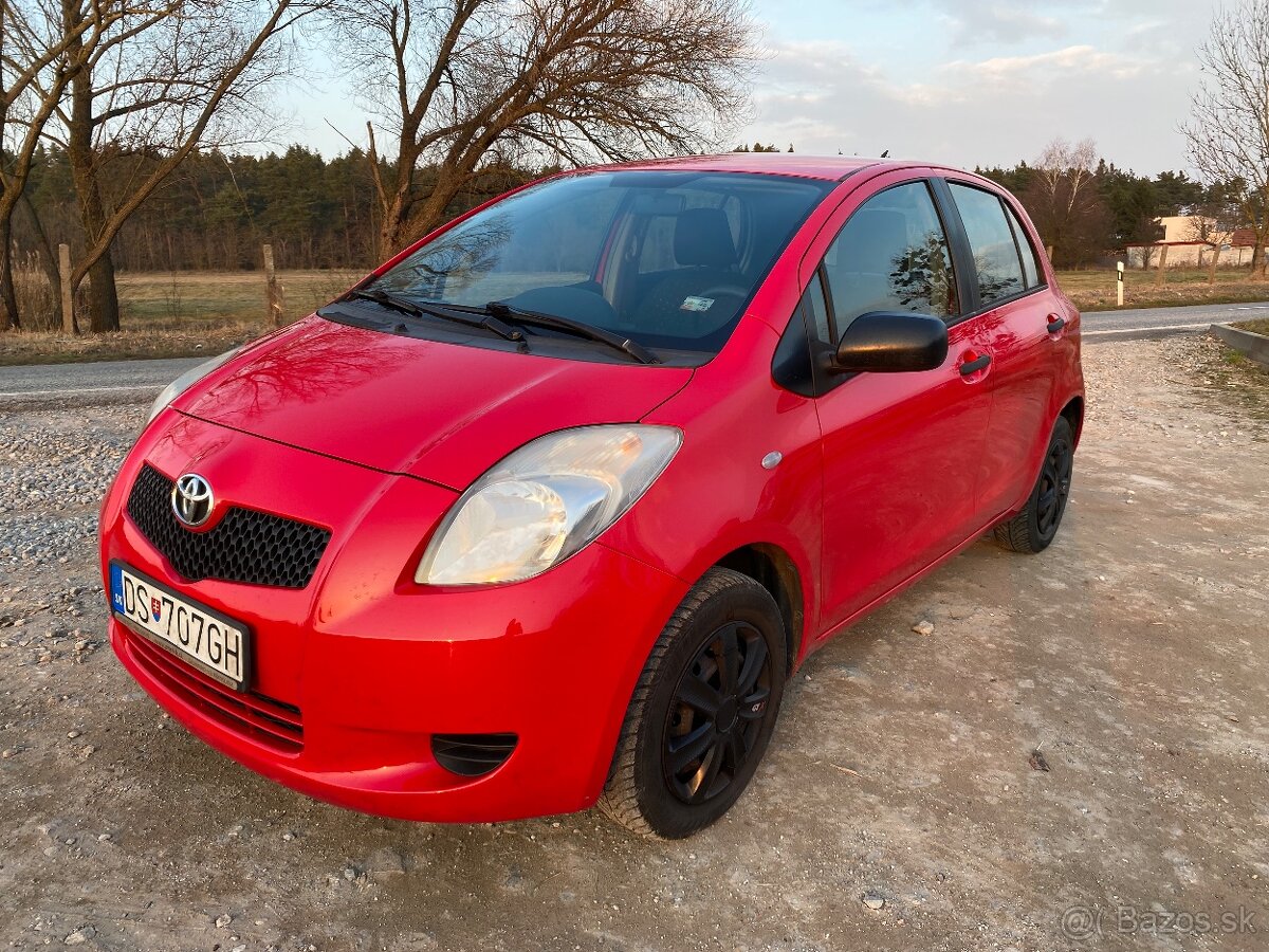 Predám Toyotu Yaris 1,0 benzin 51 kw - 2